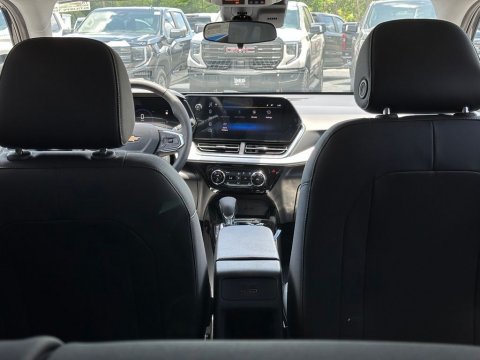 New Mosaic Black Metallic 2026 Chevrolet Trax LT FWD - photo 9 - Stock #261126