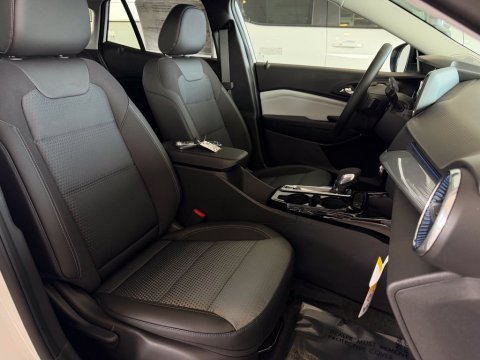 New Summit White 2026 Chevrolet Trax LT FWD - photo 18 - Stock #261426