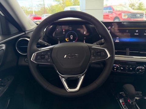 New Summit White 2026 Chevrolet Trax LT FWD - photo 20 - Stock #261426