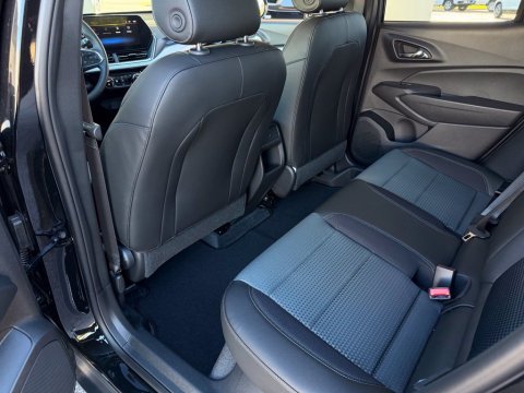 New Mosaic Black Metallic 2026 Chevrolet Trax LT FWD - photo 16 - Stock #261425
