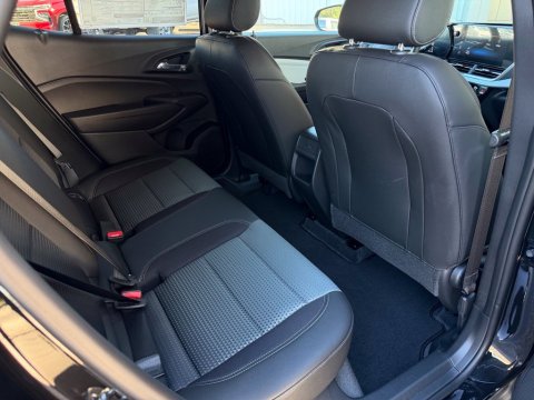 New Mosaic Black Metallic 2026 Chevrolet Trax LT FWD - photo 19 - Stock #261425