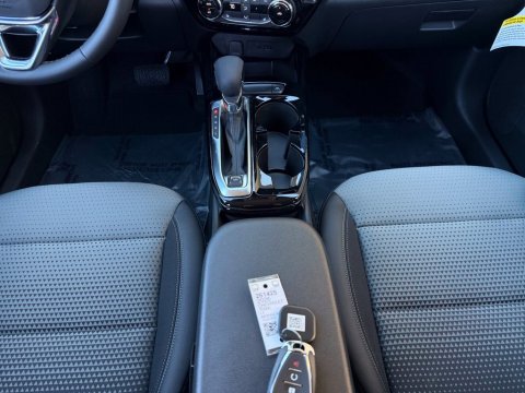 New Mosaic Black Metallic 2026 Chevrolet Trax LT FWD - photo 22 - Stock #261425