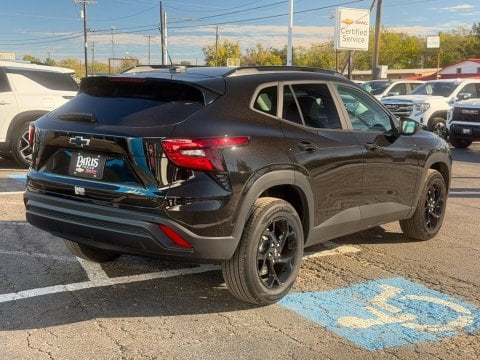 New Mosaic Black Metallic 2026 Chevrolet Trax LT FWD - photo 7 - Stock #261425