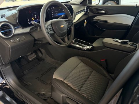 Certified Pre-Owned Mosaic Black Metallic 2026 Chevrolet Trax LT FWD - photo 12 - Stock #A1087