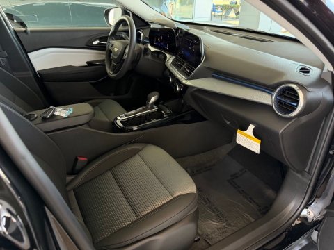 Certified Pre-Owned Mosaic Black Metallic 2026 Chevrolet Trax LT FWD - photo 18 - Stock #A1087