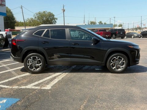 Certified Pre-Owned Mosaic Black Metallic 2026 Chevrolet Trax LT FWD - photo 4 - Stock #A1087