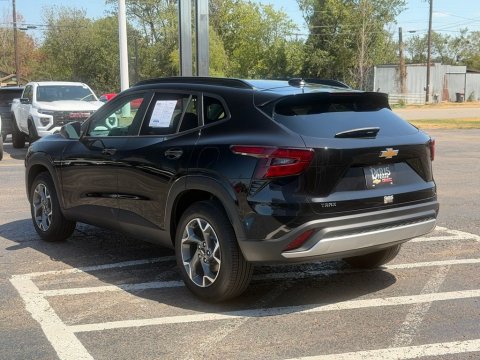 Certified Pre-Owned Mosaic Black Metallic 2026 Chevrolet Trax LT FWD - photo 7 - Stock #A1087