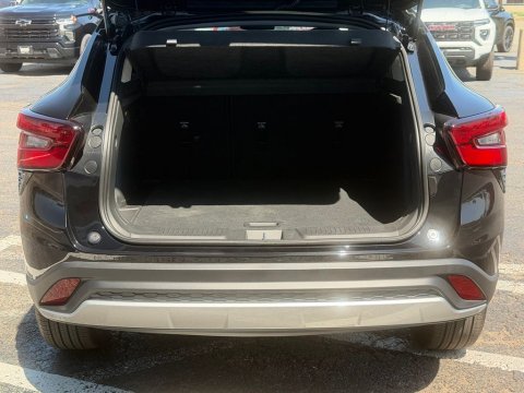 Certified Pre-Owned Mosaic Black Metallic 2026 Chevrolet Trax LT FWD - photo 8 - Stock #A1087