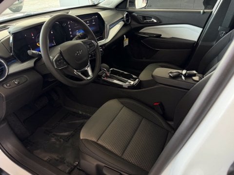 New Summit White 2026 Chevrolet Trax LT FWD - photo 11 - Stock #261427