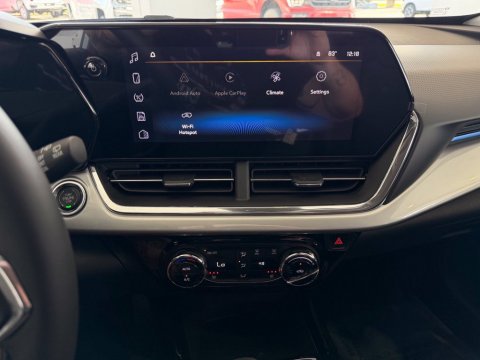 New Summit White 2026 Chevrolet Trax LT FWD - photo 26 - Stock #261427