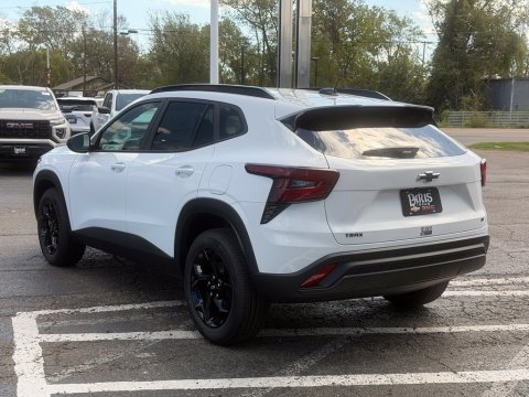 New Summit White 2026 Chevrolet Trax LT FWD - photo 8 - Stock #261427