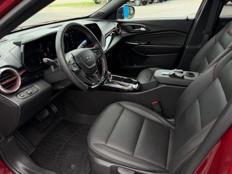 Certified Pre-Owned Crimson Metallic 2025 Chevrolet Trax 2RS FWD - photo 10 - Stock #260970A