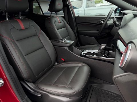 Certified Pre-Owned Crimson Metallic 2025 Chevrolet Trax 2RS FWD - photo 17 - Stock #260970A