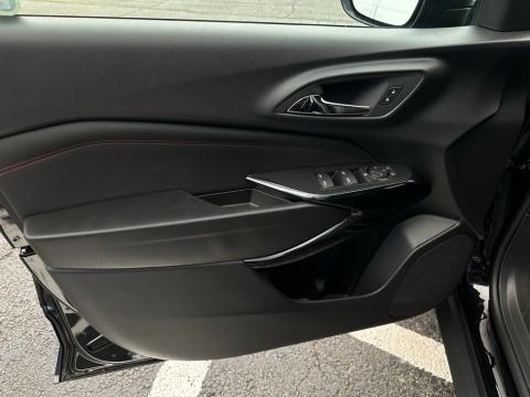 New Mosaic Black Metallic 2026 Chevrolet Trax 2RS FWD - photo 11 - Stock #260660
