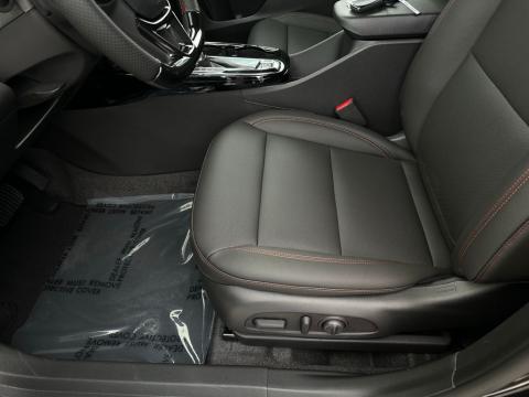 New Mosaic Black Metallic 2026 Chevrolet Trax 2RS FWD - photo 12 - Stock #260660