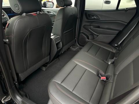 New Mosaic Black Metallic 2026 Chevrolet Trax 2RS FWD - photo 15 - Stock #260660