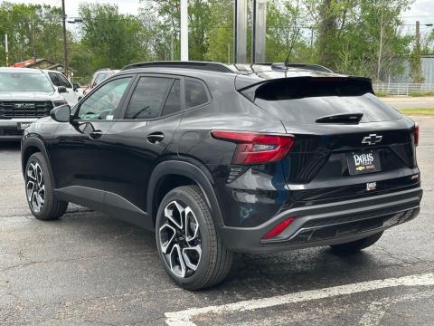 New Mosaic Black Metallic 2026 Chevrolet Trax 2RS FWD - photo 7 - Stock #260660