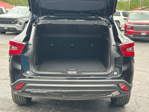 New Mosaic Black Metallic 2026 Chevrolet Trax 2RS FWD - photo 8 - Stock #260660