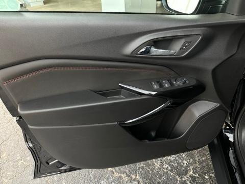 New Mosaic Black Metallic 2026 Chevrolet Trax 2RS FWD - photo 11 - Stock #260790