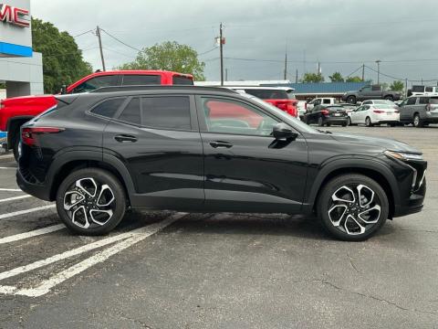 New Mosaic Black Metallic 2026 Chevrolet Trax 2RS FWD - photo 4 - Stock #260790