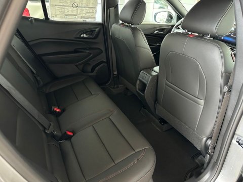 New Sterling Gray Metallic 2026 Chevrolet Trax 2RS FWD - photo 18 - Stock #261110