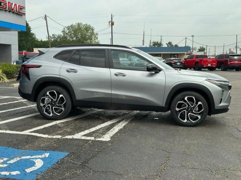 New Sterling Gray Metallic 2026 Chevrolet Trax 2RS FWD - photo 4 - Stock #260789