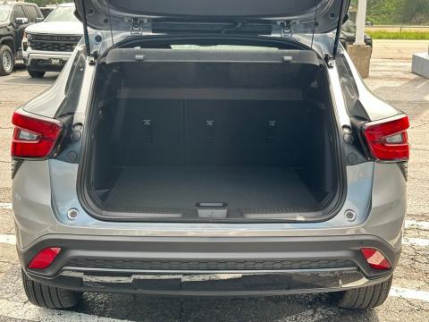 New Sterling Gray Metallic 2026 Chevrolet Trax 2RS FWD - photo 8 - Stock #260789