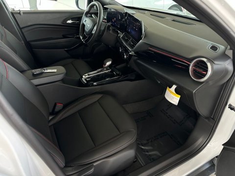New Summit White 2026 Chevrolet Trax 2RS FWD - photo 16 - Stock #261141