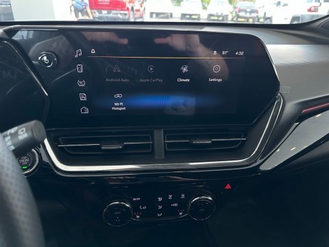 New Summit White 2026 Chevrolet Trax 2RS FWD - photo 23 - Stock #261141