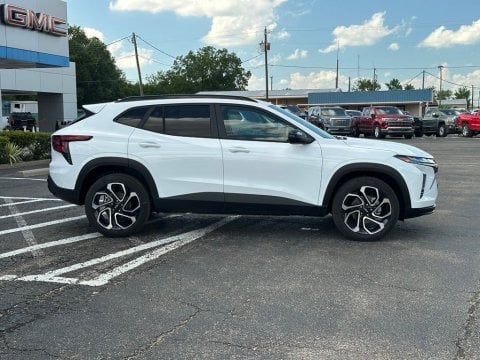 New Summit White 2026 Chevrolet Trax 2RS FWD - photo 4 - Stock #261141