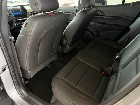 New Sterling Gray Metallic 2026 Chevrolet Trax 2RS FWD - photo 14 - Stock #261312