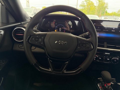 New Sterling Gray Metallic 2026 Chevrolet Trax 2RS FWD - photo 18 - Stock #261312
