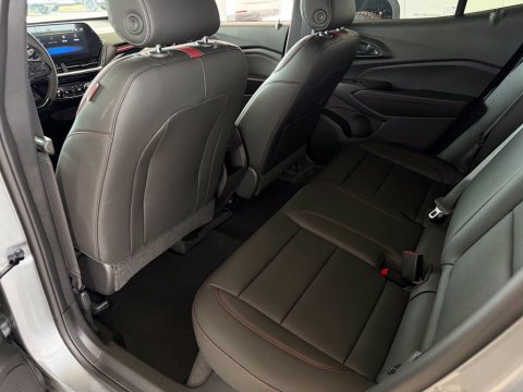 New Sterling Gray Metallic 2026 Chevrolet Trax 2RS FWD - photo 15 - Stock #261312
