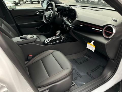 New Summit White 2026 Chevrolet Trax 2RS FWD - photo 16 - Stock #260802