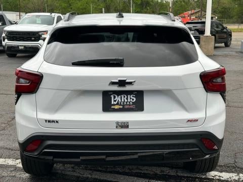 New Summit White 2026 Chevrolet Trax 2RS FWD - photo 5 - Stock #260802