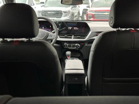 New Summit White 2026 Chevrolet Trax 2RS FWD - photo 9 - Stock #260802