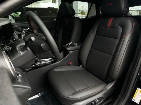 New Mosaic Black Metallic 2026 Chevrolet Trax 2RS FWD - photo 13 - Stock #260803