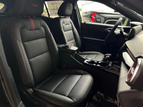 New Mosaic Black Metallic 2026 Chevrolet Trax 2RS FWD - photo 17 - Stock #260803