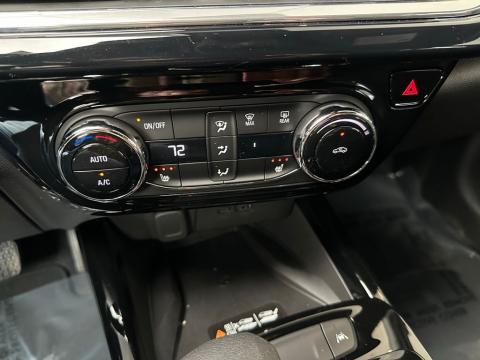 New Mosaic Black Metallic 2026 Chevrolet Trax 2RS FWD - photo 25 - Stock #260803