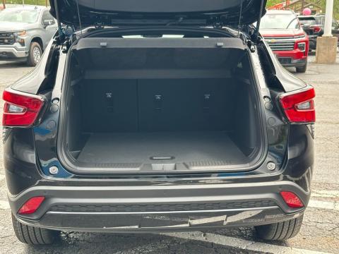 New Mosaic Black Metallic 2026 Chevrolet Trax 2RS FWD - photo 8 - Stock #260803