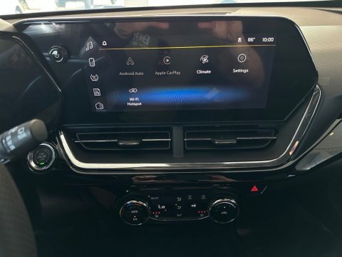 New Summit White 2026 Chevrolet Trax 2RS FWD - photo 24 - Stock #261111