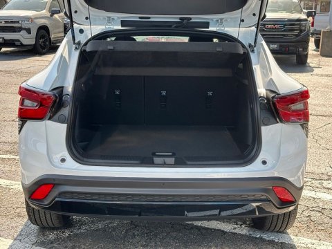 New Summit White 2026 Chevrolet Trax 2RS FWD - photo 8 - Stock #261111