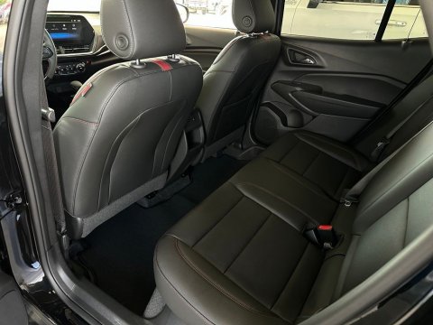 New Mosaic Black Metallic 2026 Chevrolet Trax 2RS FWD - photo 15 - Stock #261112