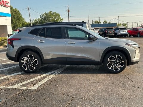 New Sterling Gray Metallic 2026 Chevrolet Trax 2RS FWD - photo 4 - Stock #261150