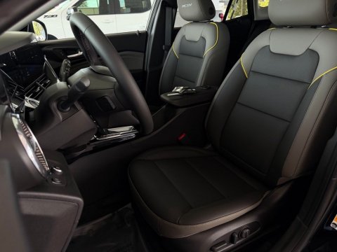 New Mosaic Black Metallic 2026 Chevrolet Trax ACTIV FWD - photo 13 - Stock #261344