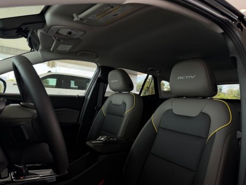 New Mosaic Black Metallic 2026 Chevrolet Trax ACTIV FWD - photo 14 - Stock #261344