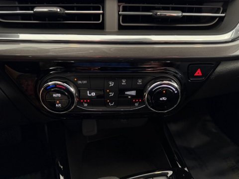 New Mosaic Black Metallic 2026 Chevrolet Trax ACTIV FWD - photo 25 - Stock #261344