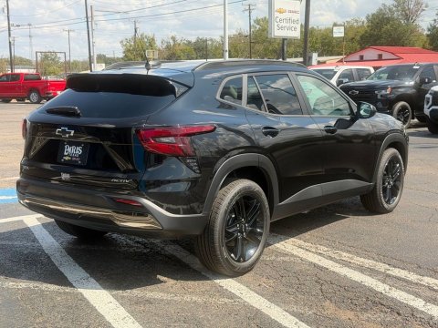 New Mosaic Black Metallic 2026 Chevrolet Trax ACTIV FWD - photo 6 - Stock #261344
