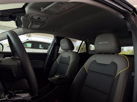 New Mosaic Black Metallic 2026 Chevrolet Trax ACTIV FWD - photo 15 - Stock #261344