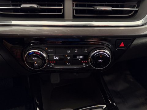 New Mosaic Black Metallic 2026 Chevrolet Trax ACTIV FWD - photo 26 - Stock #261344